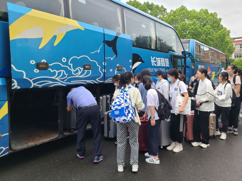 商旅分公司保障新生軍訓(xùn)用車